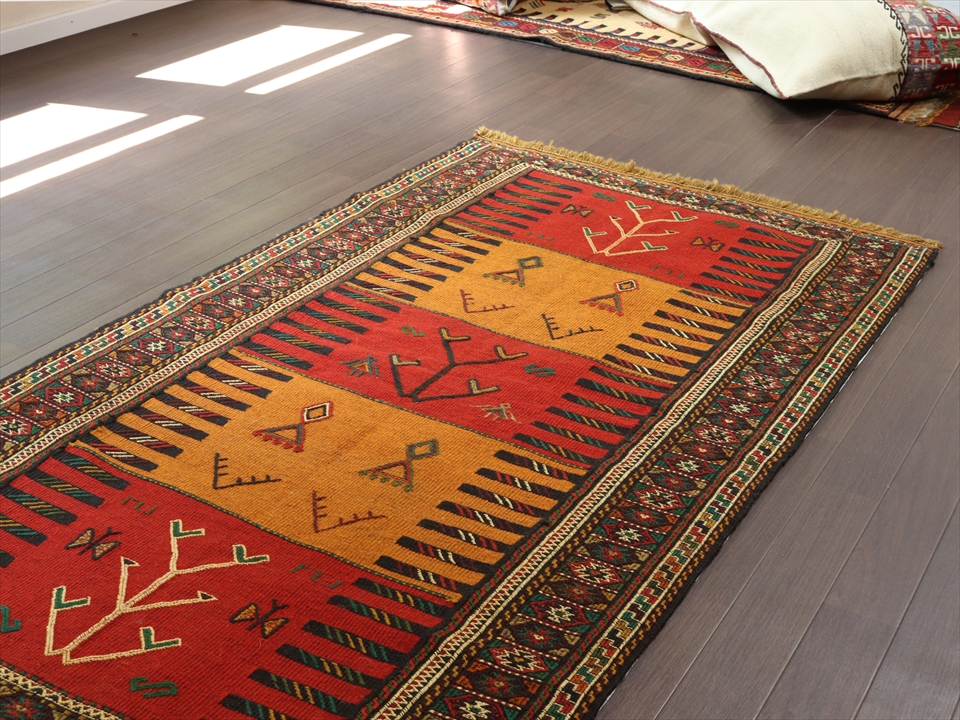 グチャンキリム・東イランの素朴な手織りキリム194×102cm 生命の樹のモチーフ