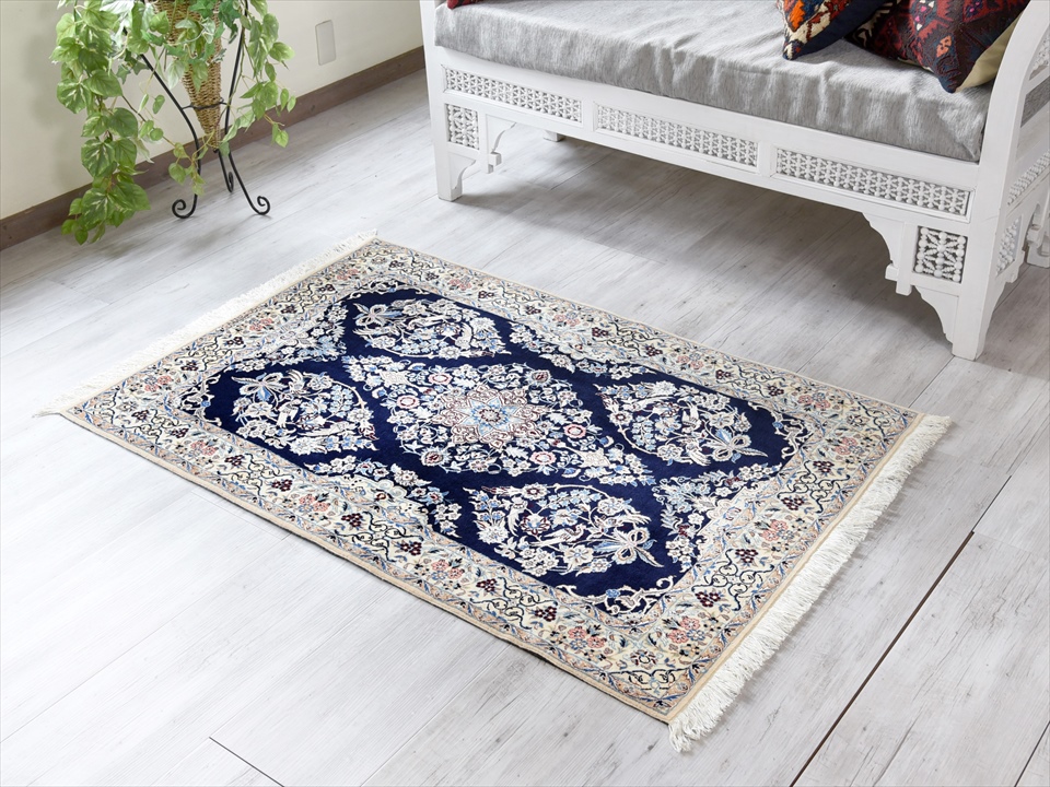 キリムスタイル / ペルシャ絨毯 ナイン産 ハビビアン工房136×92cm 