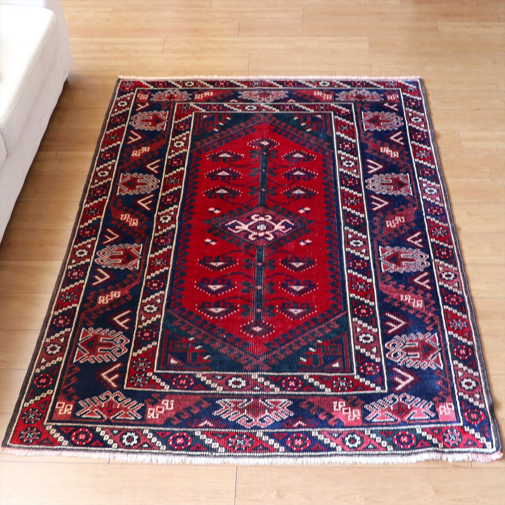 トルコ手織り絨毯・ドゥシュメアルトゥ178×126cm