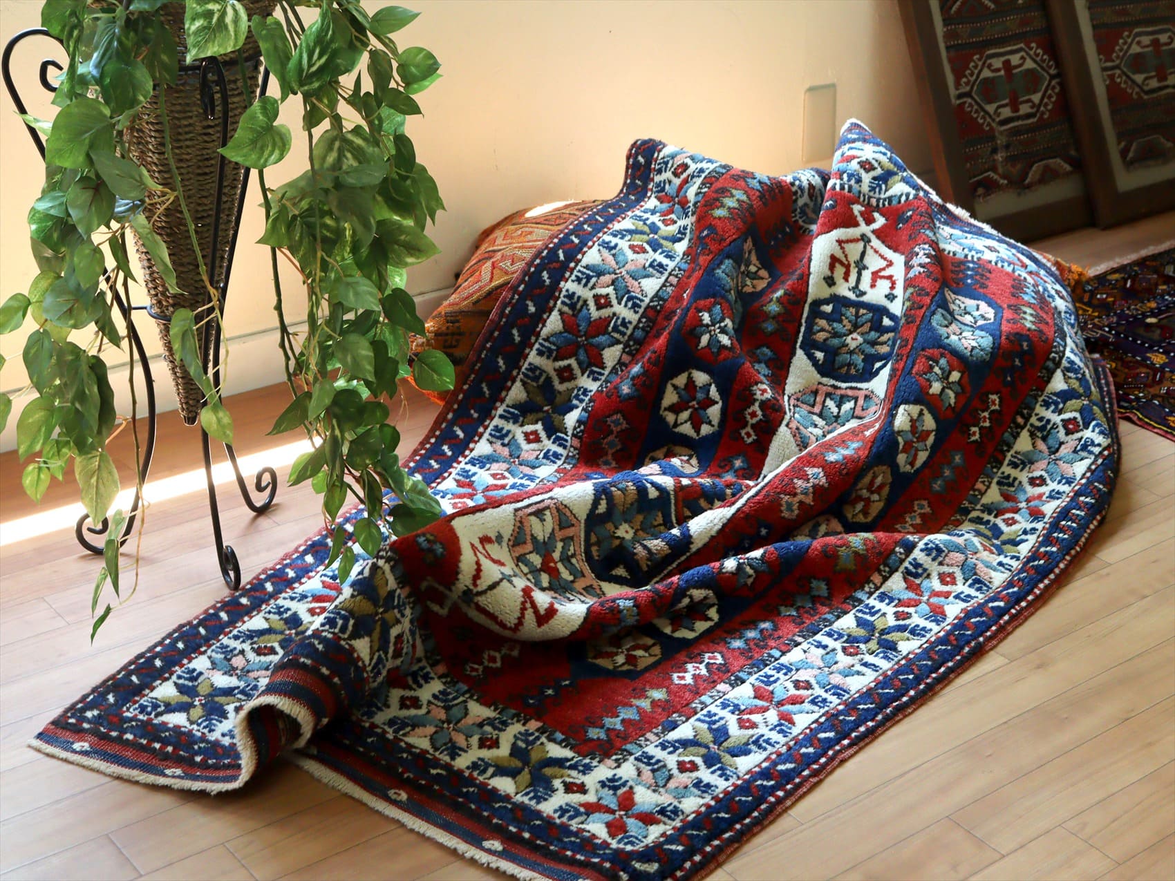 素材－ウールシルクペルシャ絨毯 新品 153x112 手織り クルド・ グーチャン産 persia