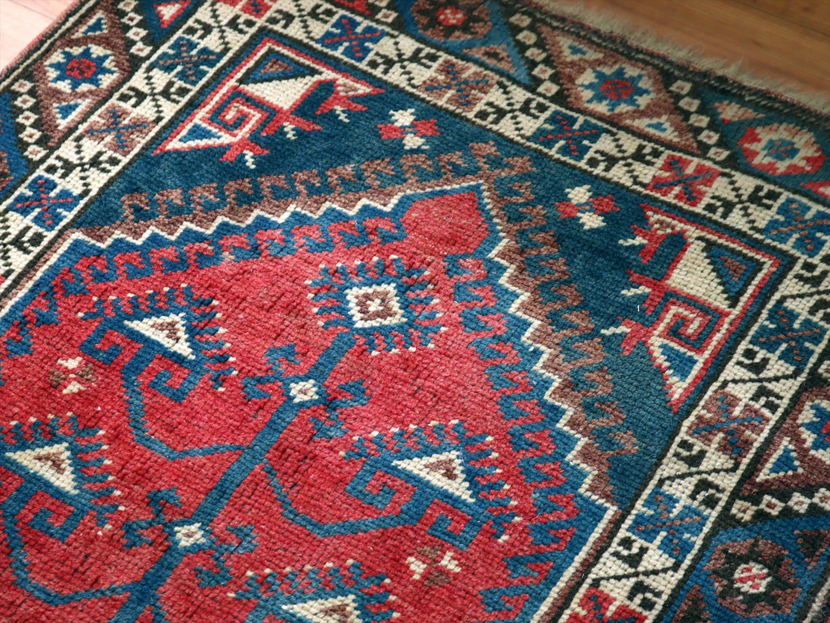 トルコの手織り絨毯 ドゥシュメアルトゥ299×77cm メダリオンから生える生命の樹