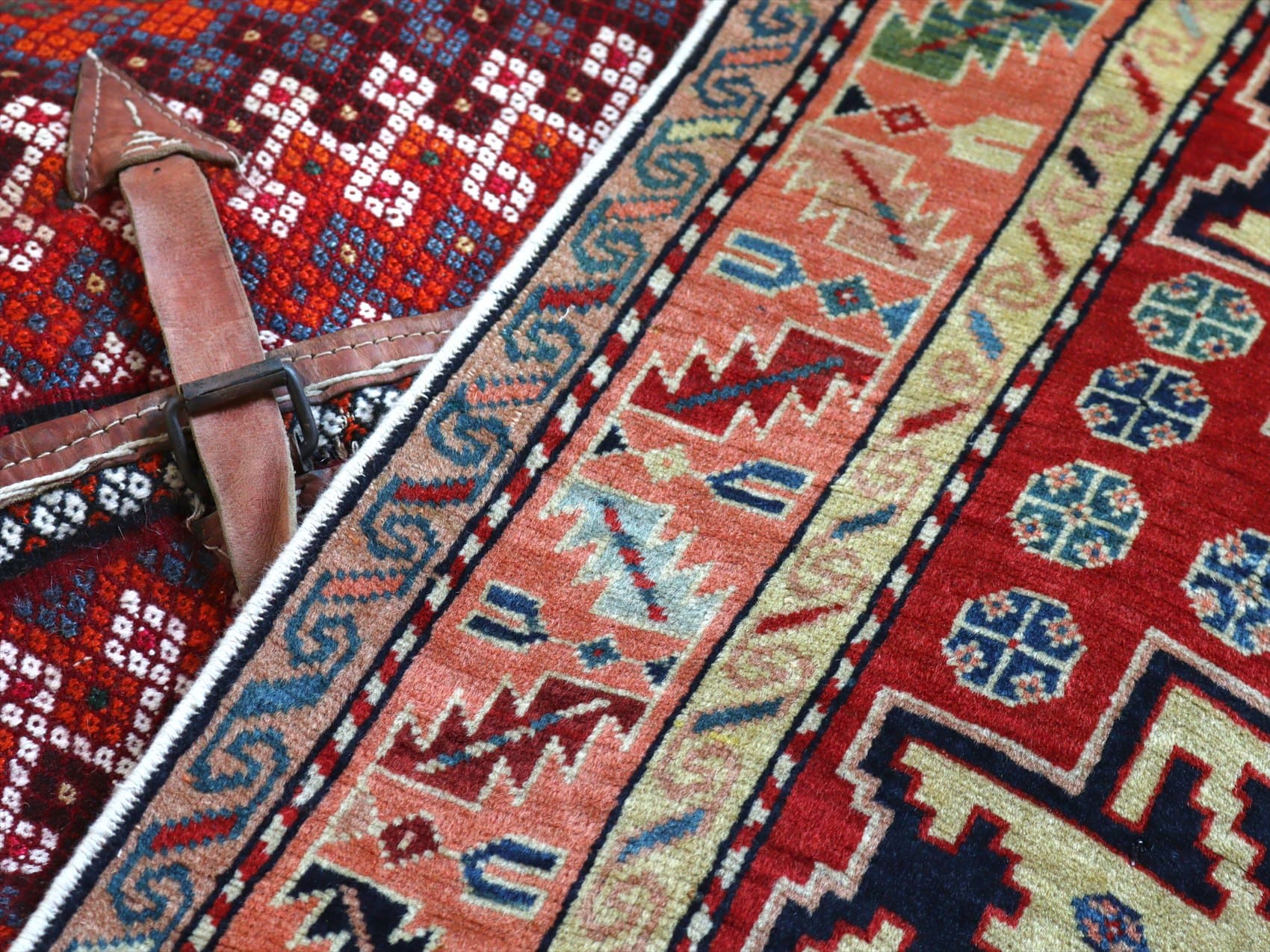 スターカザック コーカサス地方の伝統柄　83×69cm　手織りじゅうたん 細かな織り地