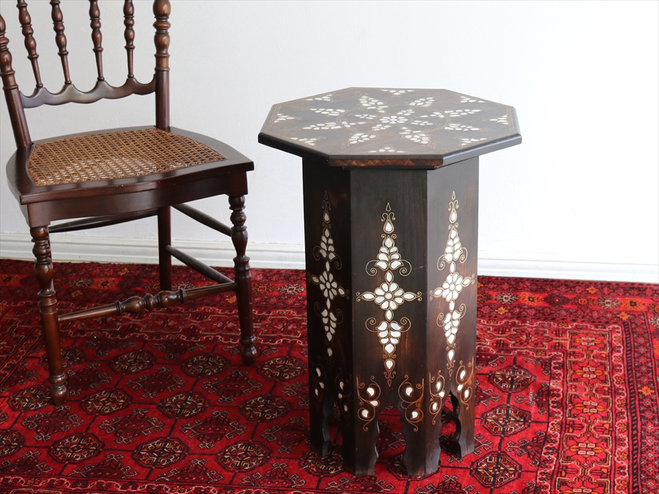 新しい 唐木家具材の花梨材に螺鈿細工が施された座卓（横幅７８ 