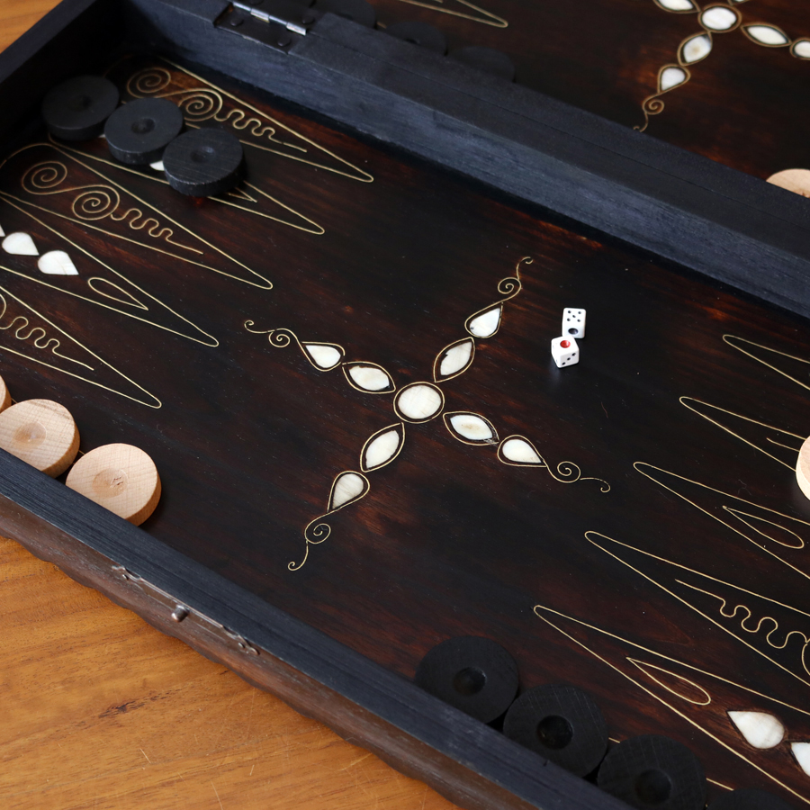 バックギャモン Backgammon 折り畳み式 螺鈿模様 チェス・チェッカー ゲームボードゲーム盤・2色駒とサイコロ付