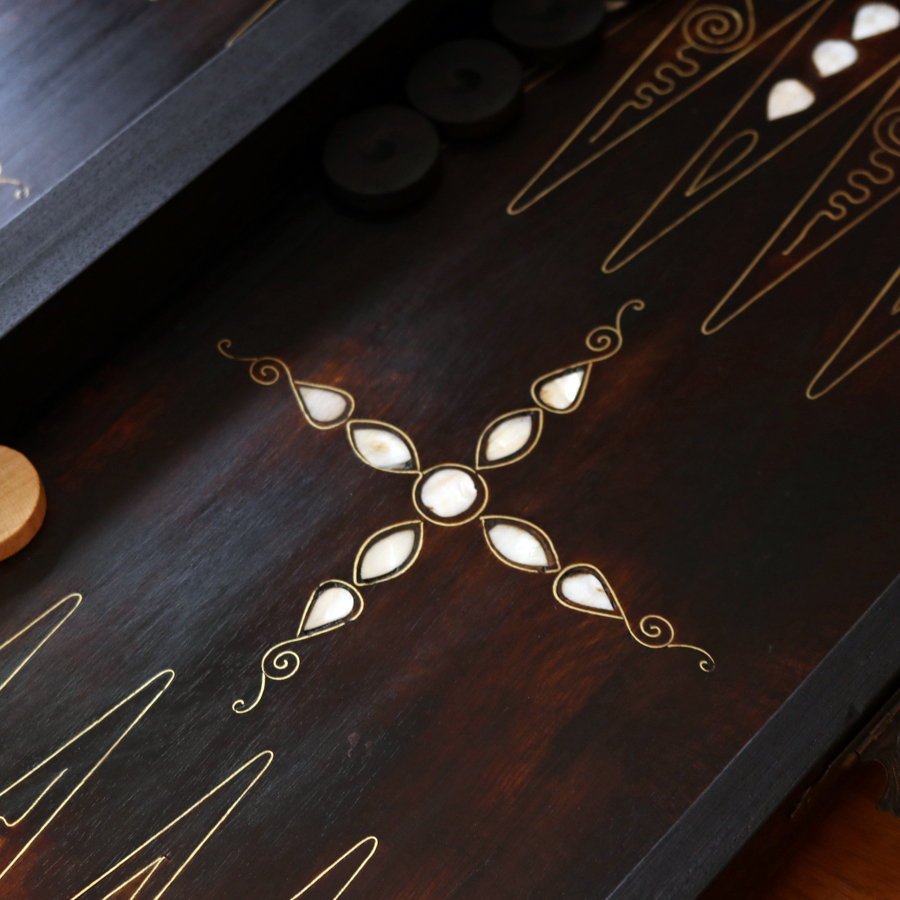 バックギャモン Backgammon 折り畳み式 螺鈿模様 チェス・チェッカー ゲームボードゲーム盤・2色駒とサイコロ付