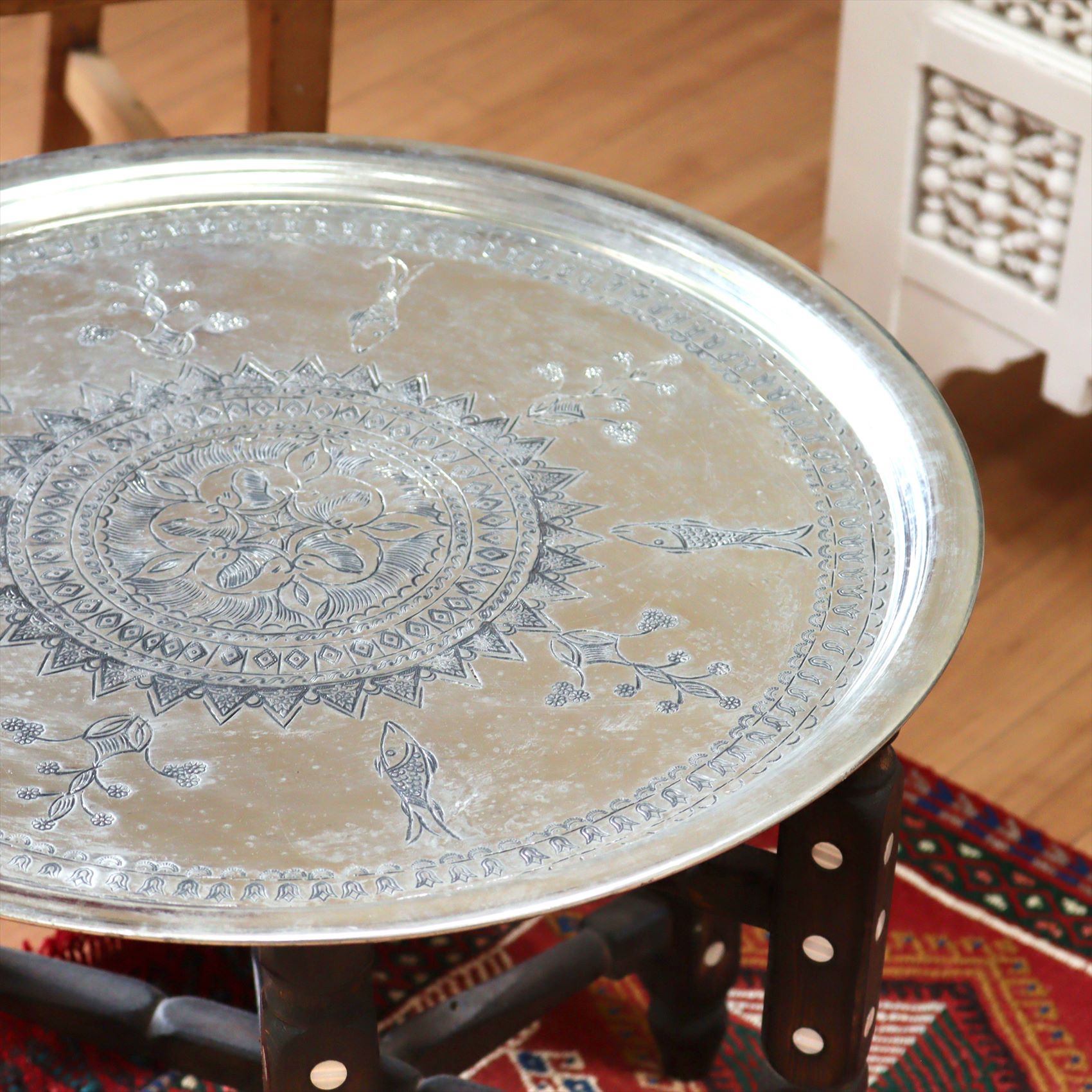 アナトリアの家具　銅製のトレイ・丸盆直径50cm/手作り・手彫り Turkish Nomadic round tray, Moroccan tray  table, Hand made