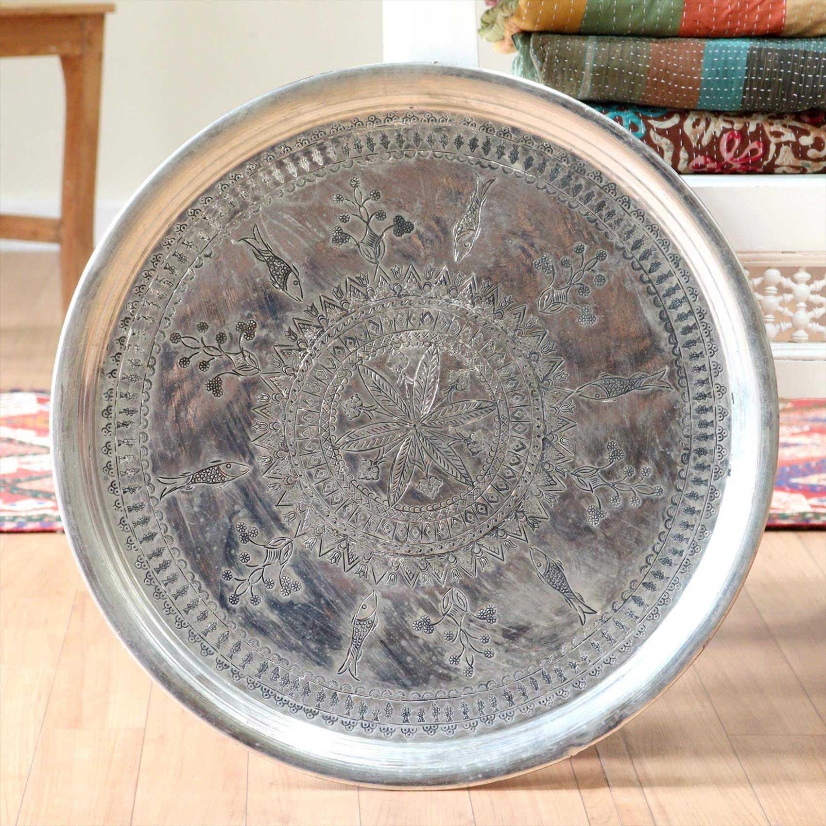 アナトリアの家具　銅製のトレイ・丸盆直径50cm/手作り・手彫り Turkish Nomadic round tray, Moroccan tray  table, Hand made