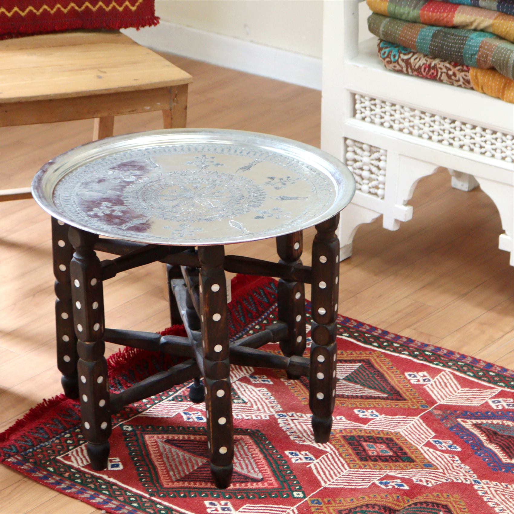 アナトリアの家具　銅製のトレイ・丸盆直径50cm/手作り・手彫り Turkish Nomadic round tray, Moroccan tray  table, Hand made