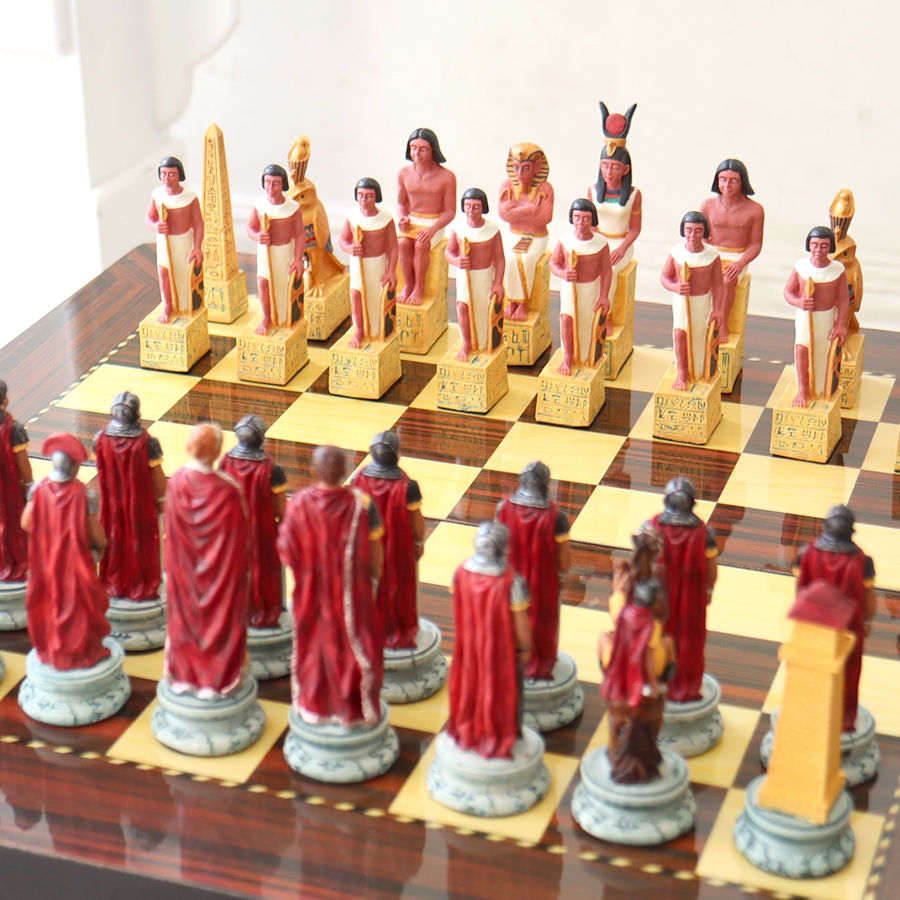 ❇カイロの美術品エジプト人陶器駒とチェスボード